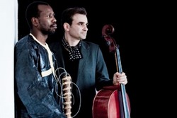 Ballaké Sissoko et Vincent Segal à la salle D'Youville du Palais Montcalm le samedi 24 septembre