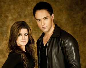 Marie-Élaine Thibert et Étienne Drapeau Marie-Élaine Thibert et Étienne Drapeau au concours Eurovision