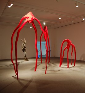       Shayne Dark. Masse critique, 2010, bois, peinture. 