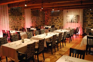 L'intérieur du restaurant Côtes-à-Côtes L'intérieur du restaurant Côtes-à-Côtes