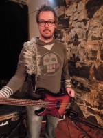 Marco Desgagné à la basse