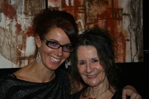 Mélanie Poirier, accompagnée de l’artiste Arianne Themens qui a également été sélectionnée pour exposer au Carrousel du Louvre, une artiste que représente la Galerie mp tresart. Rappelons que Mélanie Poirier est propriétaire de la Galerie mp tresart. Mélanie Poirier, accompagnée de l’artiste Arianne Themens qui a également été sélectionnée pour exposer au Carrousel du Louvre, une artiste que représente la Galerie mp tresart. Rappelons que Mélanie Poirier est propriétaire de la Galerie mp tresart.
