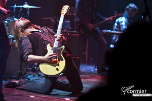 Steve Hill à la guitare.