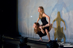 Cirque Eloize en prestation Monument National