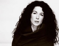 Renée Robitaille Le chant des os présenté du 7 au février 2012 au Studio-Théâtre de la Place des Arts