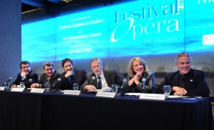 M. Régis Labeaume, le président du Festival d'opéra de Québec, M. Gaston Déry, vice-président Développement durable chez Roche ltée Groupe-conseil et M. Grégoire Legendre, directeur général et artistique de l’Opéra de Québec