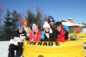 « ÇA GLISSE À 6 » AVEC FM93 ET CFOM AU VILLAGE VACANCES VALCARTIER