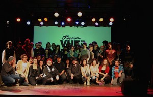 L'ensemble des artistes et de l'équipe de Vue sur la relève © Julie Cler