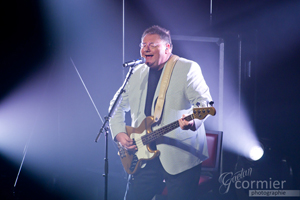 Greg Lake lors de son début de spectacle