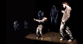 Para quedar / pour rester humain Par Productions Rhizome Les 26 et 27 avril 2012 à 20 h, et samedi, 28 mai à 15h