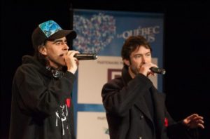 Les Loco Locass qui prenaient part au coup d’envoi, en offrant une prestation de leur nouvelle chanson Les géants. Les Loco Locass qui prenaient part au coup d’envoi, en offrant une prestation de leur nouvelle chanson Les géants.