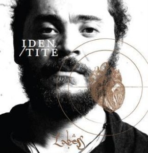 Identité : l'exil, chanté par Labess