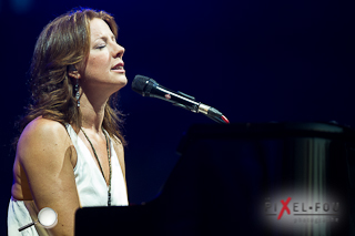 Sarah MClachlan au piano