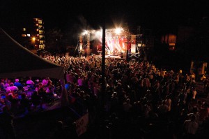 La foule de la scène Desjardins  