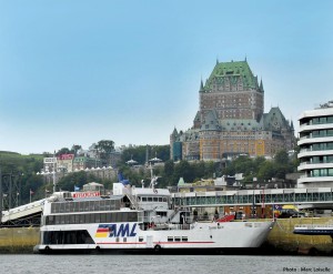 Le Cavalier Maxim à quai devant le Château Frontenac 