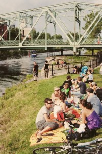 Samedi après-midi dans les Sud-Ouest ::: Le Piknic @ Canal-de-Lachine revient samedi. Événement gratuit présenté par Parcs Canada. Samedi après-midi dans les Sud-Ouest :Le Piknic @ Canal-de-Lachine revient samedi. Événement gratuit présenté par Parcs Canada.