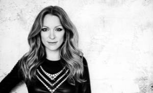 Annie Villeneuve Annie Villeneuve propose le premier extrait de son nouvel album