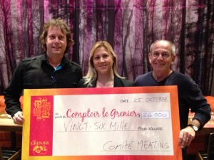 M. Frédéric Brien (Copropriétaire Cosmos Lévis), la présidente d'honneur Isabel Auger (Propriétaire Restaurants McDonalds de St-Nicolas, St-Romuald & St-Apollinaire) et M. Yvon Gosselin (Président du conseil d'administration du comptoir Le Grenier M. Frédéric Brien (Copropriétaire Cosmos Lévis), la présidente d'honneur Isabel Auger (Propriétaire Restaurants McDonalds de St-Nicolas, St-Romuald & St-Apollinaire) et M. Yvon Gosselin (Président du conseil d'administration du comptoir Le Grenier