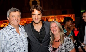 Stephan Babos, propriétaire de Sobab et sa conjointe Aline Rousseau ont eu le privilège de parler tennis et sûrement un peu de… café, avec le grand Roger Federer, le meilleur joueur de tennis de l’histoire. Stephan Babos, propriétaire de Sobab et sa conjointe Aline Rousseau ont eu le privilège de parler tennis et sûrement un peu de… café, avec le grand Roger Federer, le meilleur joueur de tennis de l’histoire.