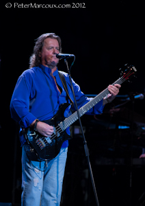 John Wetton (voix et basse)