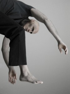 Marc Boivin danse avec le Quatuor Bozzini Marc Boivin danse avec le Quatuor Bozzini