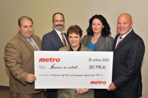 Metro remet 180 798$ à Nourrir un enfant Metro remet 180 798$ à Nourrir un enfant