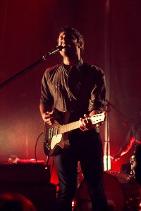 Louis Jean Cormier Musicien québécois en spectacle