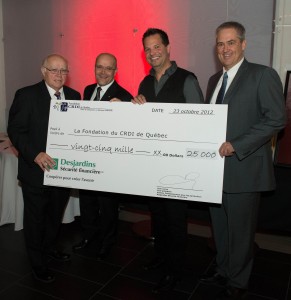 Gilles Raymond, vice-président de la Fondation, Jean Caron, président d'honneur de la soirée et vice-président au ventes., Sylvain Parent-bédard, présent de QuébeComm et président de la Fondation du CRDI de Québec, René Farladeau, directeur général du CRDI de Québec