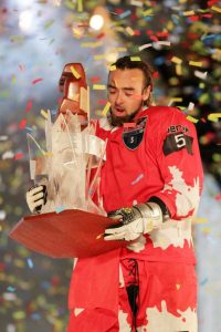  Derek Wedge de la Suisse remporte le Championnat du monde de ice cross downhill 2013,