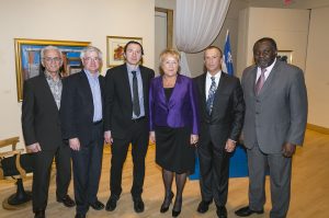 Michel Labbé, Président de la fondation Françoise Labbé (la fondation du musée); Jean Fortin, Maire de Baie-Saint-Paul; Mathieu Simard, Président du C.A du MACBSP; Pauline Marois, Première ministre du Québec et députée de Charlevoix—Côte-de-Beaupré; Jacques Saint-Gelais Tremblay, Directeur du MACBSP et Maka Kotto, ministre de la culture et des communications  