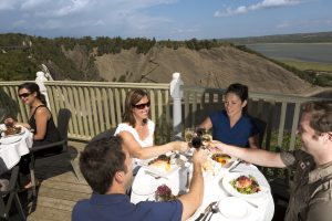 La  terrasse du Manoir Montmorency. 