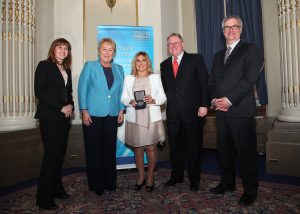 Mme Nathalie Roy, qui représentait  M. François Legault, chef du deuxième groupe d’opposition, Mmes Pauline Marois et Dominique Michel, M. Jacques Chagnon, président de l’Assemblée nationale, et M. Jean-Marc Fournier, chef de l’opposition officielle.