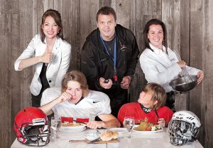 Andréanne Martin, diététiste-nutritionniste, Gino Brousseau, entraîneur adjoint du volleyball Rouge et Or et ex-athlète olympique, et Caroline Bergeron, propriétaire du restaurant Spag&tini