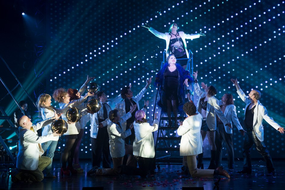 Le Chant de Sainte Carmen de la Main, une pièce étonnante et pleine d’espoir Le Chant de Sainte Carmen de la Main, une pièce étonnante et pleine d’espoir