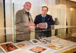 "René Derouin et Guy Berthiaume, président-directeur général de Bibliothèque et Archives nationales du Québec, lors du don des archives de l'artiste, le 10 février 2014