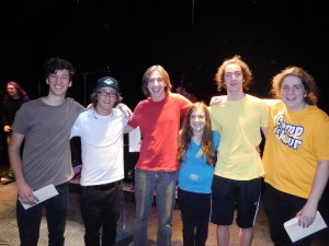 Olivier Alain, Bradley Sénécal-Gélinas, Philippe-André Luneau, Lisa Duprez-Goulet, Laurent Charette-Pépin et Raphaël Ouellet, lauréats de la finale locale de Secondaire en spectacle de la Polyvalente de L’Ancienne-Lorette.