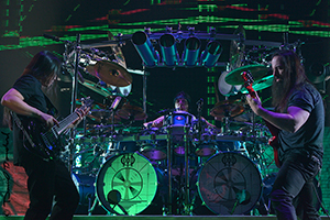 John Myung, Mike Mangini et John Petrucci John Myung, Mike Mangini et John Petrucci