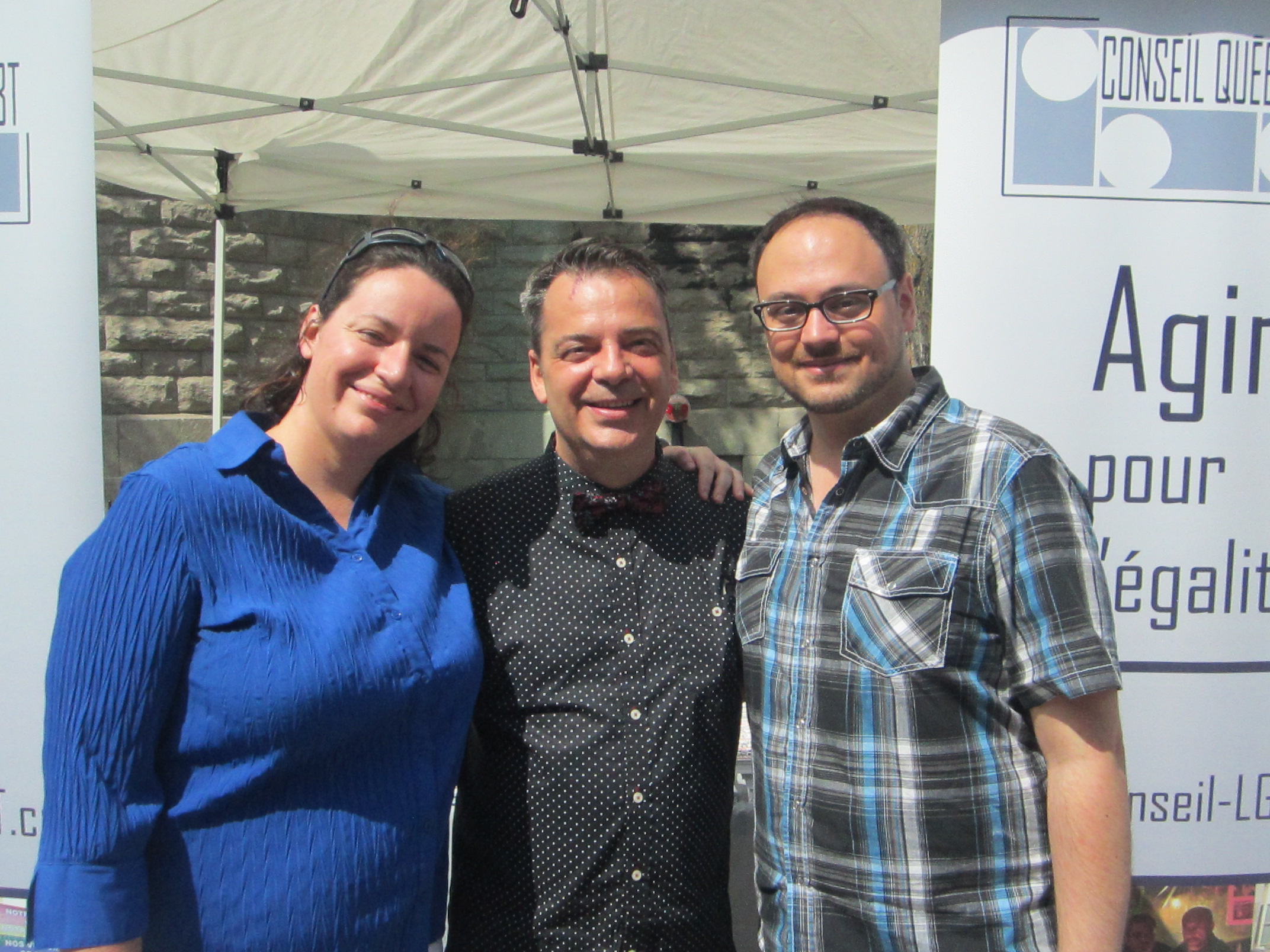 conseil québécois LGBT, avec au centre leur directeur général Steve Foster 