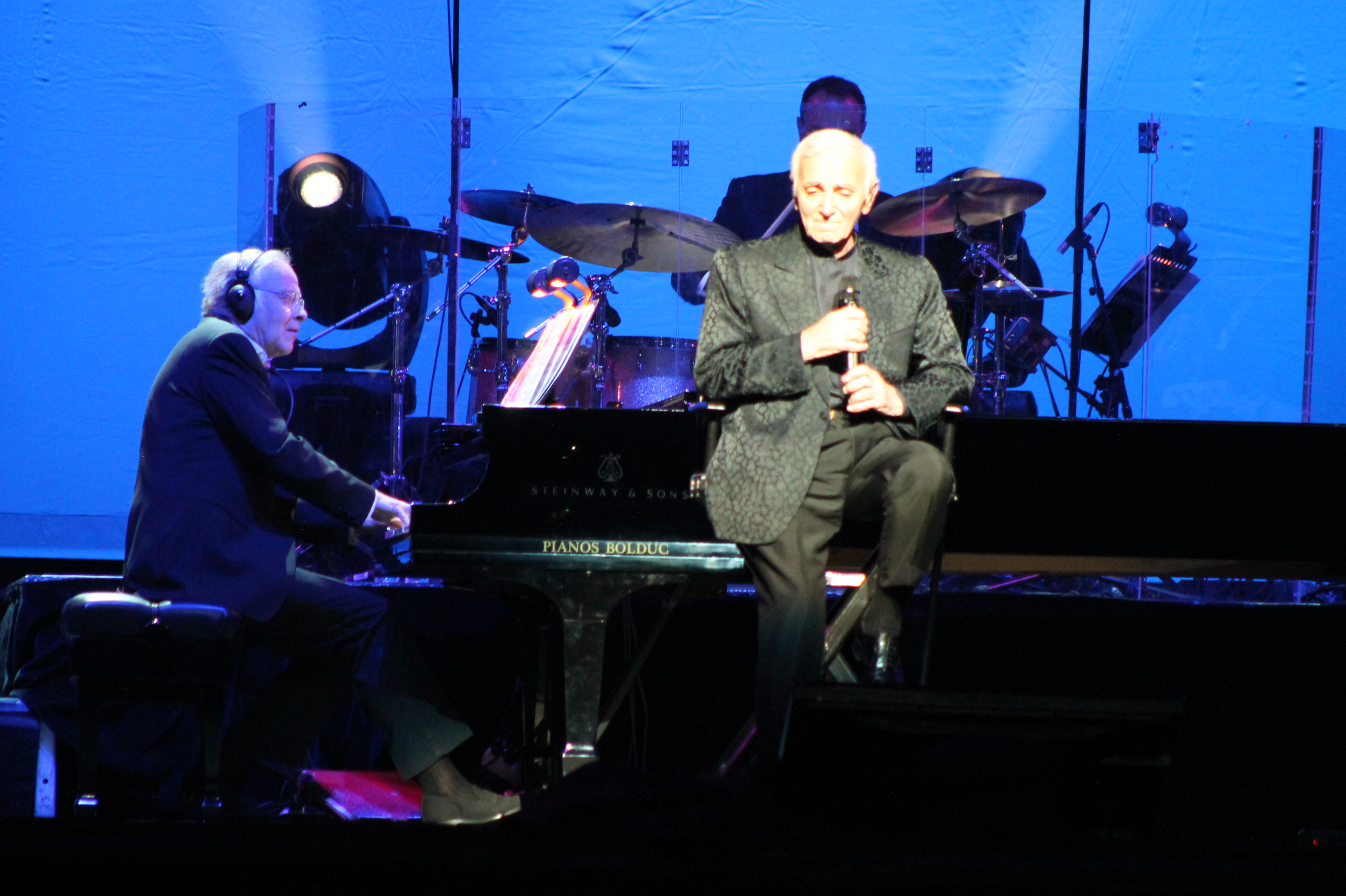 Charles Aznavour en compagnie de son pianiste Erik Berchot - 17 septembre 2014 ©Suzette Paradis