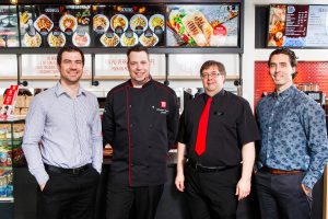 Dominic Côté (Superviseur des opérations), Sébastien Turgeon (Chef exécutif, Recherche et développement), Chrystian Bédard (Gérant) et Francis Dufresne (Directeur des opérations) © photo courtoise