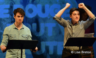 Sébastien Tessier et Gabriel Cloutier-Tremblay présentant un extrait de la pièce L'orangeraie © photo: Lise Breton