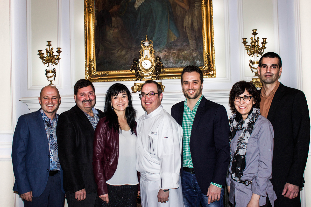 Damien Girard (Les Viandes bio de Charlevoix), Patrice Desgagnés (Cidrerie Verger Pedneault), Isabelle Murat (Ferme Basque de Charlevoix), Patrick Turcot (Fairmont Manoir Richelieu et Table Agro-Touristique), Philippe Labbé (Laiterie de Charlevoix), France Dufour et Patrice Fillion (Ferme l'Oiseau Bleu) © photo: BROUILLARD