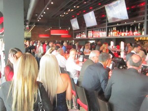 foule au restaurant Houston Québec (Ste-Foy) Avenue Bar & Grill