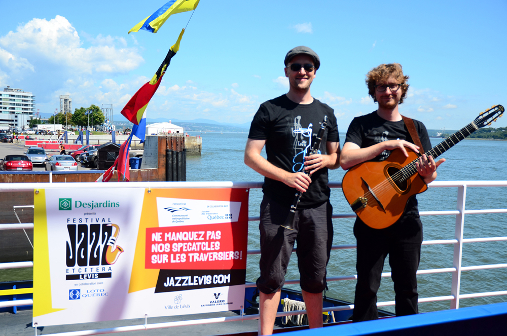 Musiciens bateau traversier © photo: Jocelyn Gagné