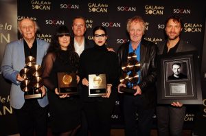 Gilles Vigneault (Prix Empreinte culturelle), Laurence-Lafond-Beaulne et Camille Poliquin de Milk & Bone (Prix Révélation), Eric Baptiste, chef de la direction de la SOCAN, Pierre Létourneau (Prix Excellence) et Kevin Parent (cinq Classiques de la SOCAN) (Crédit photo: Michel Gagné)