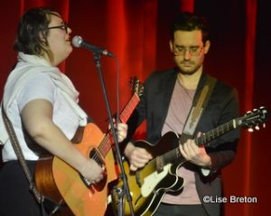 Safia Nolin et son guitariste  