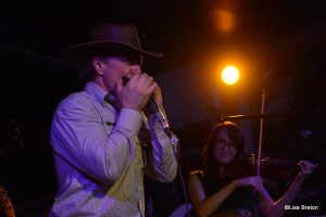 Conrad à l'harmonica et Pascale Croft  au violon