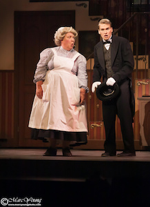 Claire Jacques (Mrs. Brill) et Isabeau Proulx-Lemire (Robertson)