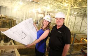 Annie Pelletier, porte-parole et Guy Drouin, propriétaire du Village Vacances Valcartier                     Crédit photo : Marc-Éric Baillargeon 