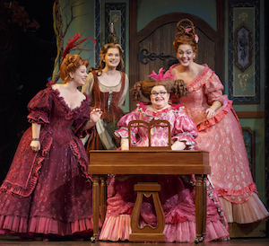 Sarah Primmer (belle-mère), Tatyana Lubov (Cinderella), Joanna Johnson (Charlotte) et Mimi Robinson (Gabrielle)